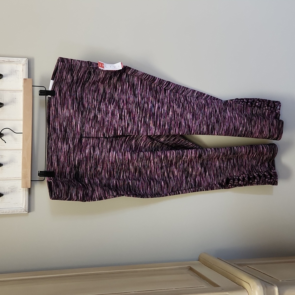 NWT Sz 22/24. LIVI Ladies Purple Space-Dye Capri Leggings